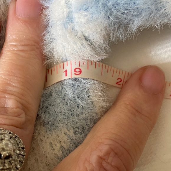 Kendall & Kylie Blue and Cream Houndstooth Cropped Fuzzy Thick Cardigan M EUC - Picture 5 of 9